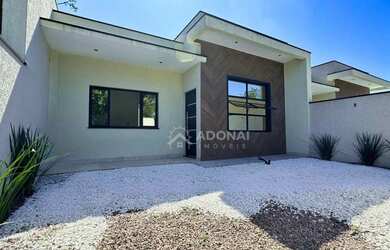 Imagem: A casa possui 2 Dormitórios, 2 Banheiros, 2 Vagas na garagem