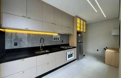 Imagem: A casa em condomínio possui 3 Dormitórios, 4 Banheiros, 2