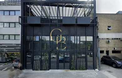 Imagem: O depósito possui 2 Vagas na garagem, 600m² de Área e está