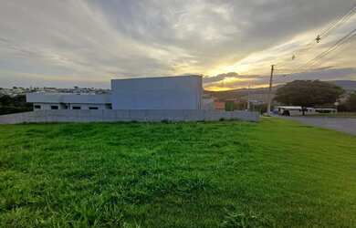 Imagem: O terreno possui 1.000m² de Área e está localizado em Vila