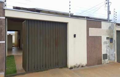 Imagem: A casa possui 2 Dormitórios, 2 Banheiros, 2 Vagas na garagem