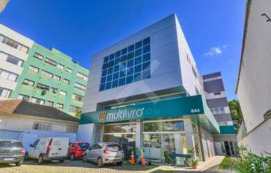 Imagem: O depósito possui 5 Vagas na garagem, 1.997m² de Área e