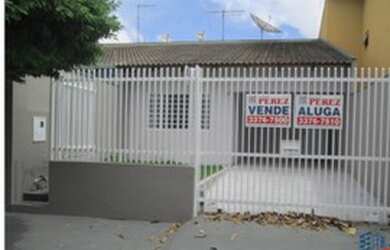 Imagem: A casa possui 3 Dormitórios, 2 Banheiros, 2 Vagas na garagem