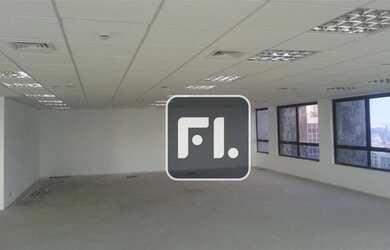 Imagem: O depósito possui 5 Vagas na garagem e 500m² de Área e está