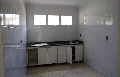 Imagem 8: Galpão com 2.200 metros no Civit II com dois pórticos 10 e 30 tonetadas