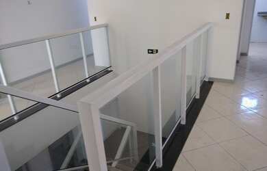 Imagem 12: Galpão com 2.200 metros no Civit II com dois pórticos 10 e 30 tonetadas