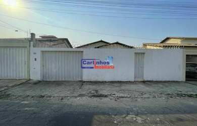 Imagem: A casa possui 3 Dormitórios, 2 Banheiros, 1 Vaga na garagem