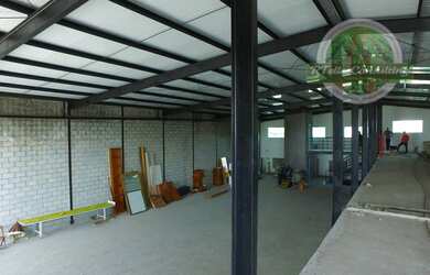 Imagem: O depósito possui 5 Vagas na garagem, 1.100m² de Área e