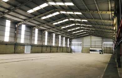 Imagem 4: Galpão com 2.200 metros no Civit II com dois pórticos 10 e 30 tonetadas