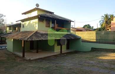 Imagem: A casa possui 3 Dormitórios, 5 Banheiros, 343m² de Área