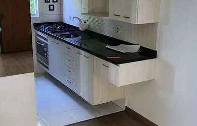 Imagem: O apartamento possui 2 Dormitórios, 1 Banheiro, 1 Vaga na garagem