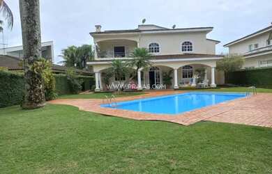 Imagem: A casa em condomínio possui 4 Dormitórios, 5 Banheiros, 5