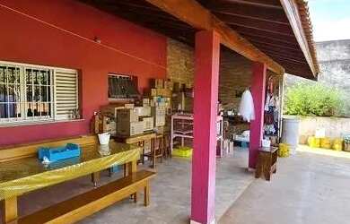 Imagem: A casa possui 2 Dormitórios, 1 Banheiro e está localizado