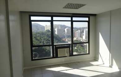 Imagem: O depósito possui 2 Vagas na garagem, 150m² de Área e está