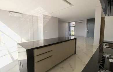 Imagem: A casa possui 3 Dormitórios, 2 Banheiros, 1 Vaga na garagem