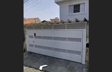 Imagem: A casa possui 3 Dormitórios, 3 Banheiros, 5 Vagas na garagem
