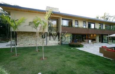 Imagem: A casa em condomínio possui 4 Dormitórios, 5 Banheiros, 3