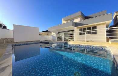 Imagem: A casa em condomínio possui 3 Dormitórios, 5 Banheiros, 4