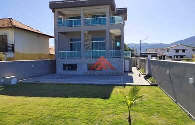 Imagem: A casa possui 4 Dormitórios, 2 Banheiros, 2 Vagas na garagem