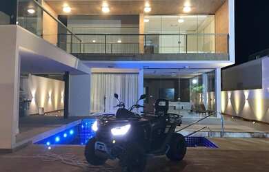 Imagem: A casa em condomínio possui 4 Dormitórios, 4 Banheiros, 4