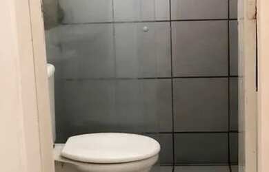 Imagem: A casa possui 2 Dormitórios, 1 Banheiro, 2 Vagas na garagem