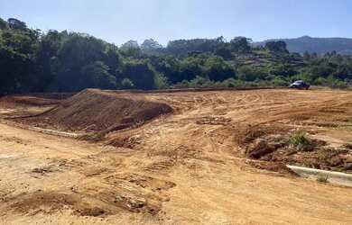 Imagem: O terreno possui 2.000m² de Área, Imóvel novo e está localizado