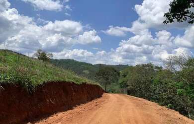 Imagem: O terreno possui 600m² de Área e está localizado em Centro