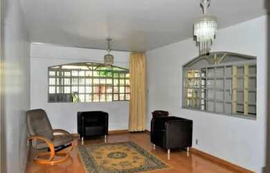 Imagem: A casa possui 2 Dormitórios, 2 Banheiros, 1 Vaga na garagem