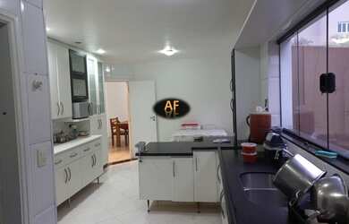 Imagem: A casa em condomínio possui 4 Dormitórios, 5 Banheiros, 4