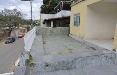 Imagem: A casa possui 4 Dormitórios, 1 Banheiro e 342m² de Área e