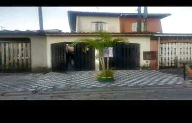 Imagem: A casa possui 3 Dormitórios, 2 Banheiros, 2 Vagas na garagem