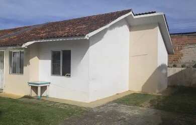 Imagem: A casa possui 2 Dormitórios, 1 Banheiro, 2 Vagas na garagem