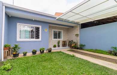 Imagem: A casa possui 2 Dormitórios, 1 Banheiro, 2 Vagas na garagem