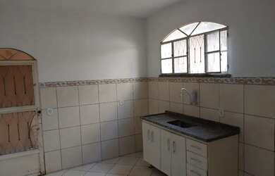 Imagem: A casa possui 2 Dormitórios, 2 Banheiros e 2 Vagas na garagem