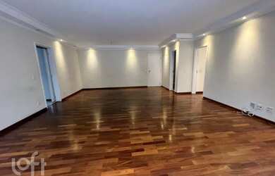 Imagem: O apartamento possui 3 Dormitórios, 1 Banheiro, 3 Vagas na