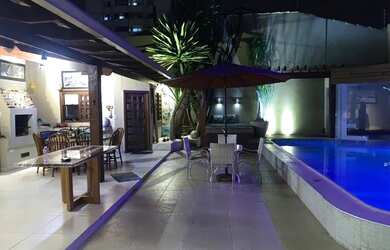 Imagem: A casa possui 3 Dormitórios, 4 Banheiros, 3 Vagas na garagem