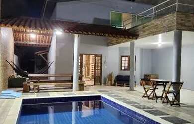 Imagem: A casa possui 4 Dormitórios e 3 Vagas na garagem e está localizado