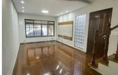 Imagem: A casa possui 3 Dormitórios, 3 Banheiros, 2 Vagas na garagem