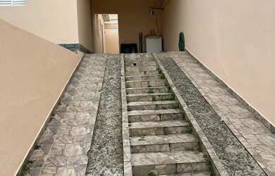 Imagem 14: C515 - Casa com três dormitórios sendo um suíte. Garagem para três carros ou mais...