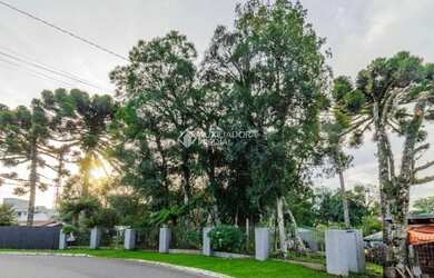 Imagem: O terreno possui 200m² de Área e está localizado em Gramado