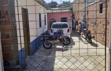 Imagem: A casa possui 3 Dormitórios, 2 Banheiros, 3 Vagas na garagem