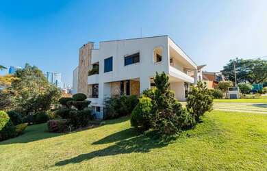 Imagem: A casa em condomínio possui 4 Dormitórios, 5 Banheiros, 5