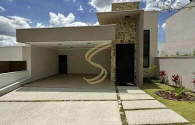 Imagem: A casa em condomínio possui 3 Dormitórios, 2 Banheiros, 3