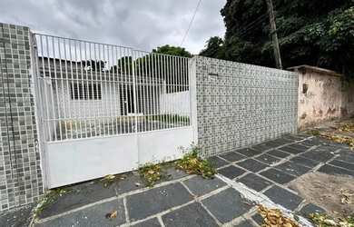 Imagem: A casa possui 2 Dormitórios e está localizado em Raiz, Manaus