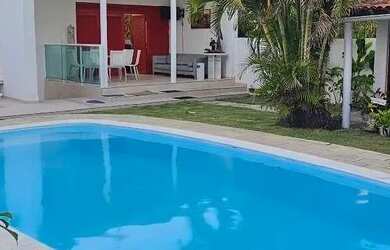 Imagem: A casa possui 4 Dormitórios, Acomodam 10 pessoas, 5 Vagas na