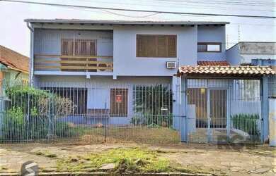 Imagem: A casa possui 3 Dormitórios, 3 Banheiros, 2 Vagas na garagem