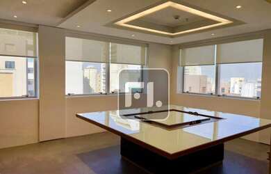 Imagem: O depósito possui 5 Vagas na garagem e 252m² de Área e está