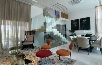 Imagem: A casa em condomínio possui 4 Dormitórios, 4 Banheiros, 4