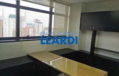 Imagem: O depósito possui 2 Vagas na garagem, 70m² de Área e está