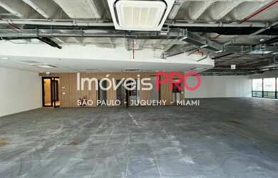 Imagem: O depósito para alugar possui 5 Vagas na garagem e 754m² de